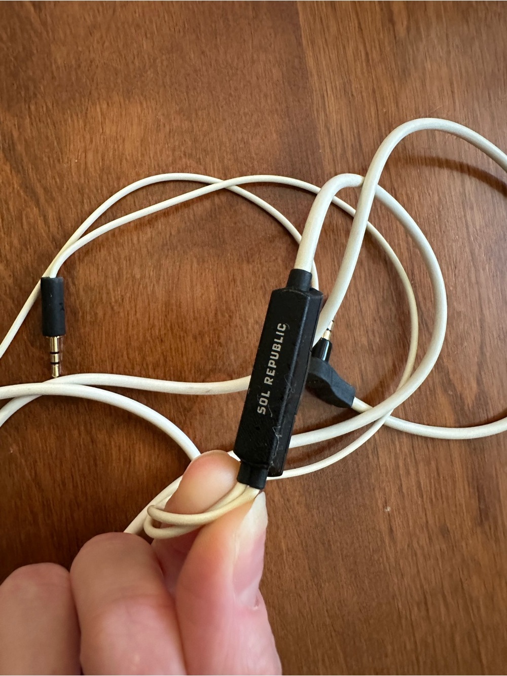 Sol Republic Over Ear Headphones - Picture 14 of 15